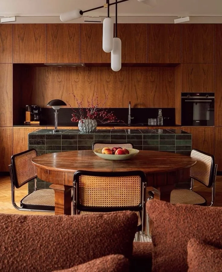 In-House vs. Independent: Which Designer Will Deliver the Best Value for Your Home?